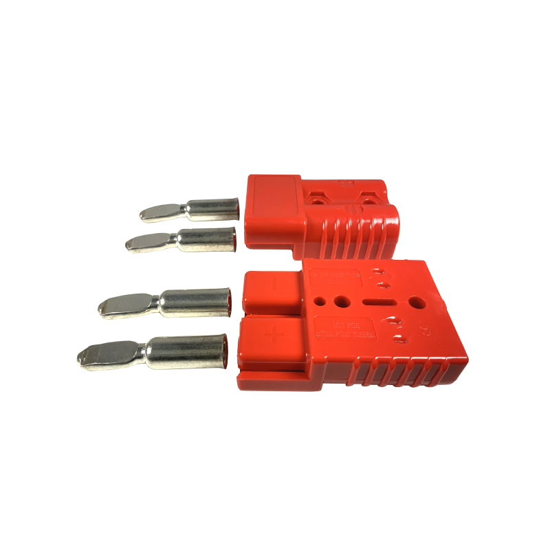 Prise rapide Hollywood 2x53mm² 175A continu pour connecter/déconnecter votre amplificateur et de manière sécurisée.